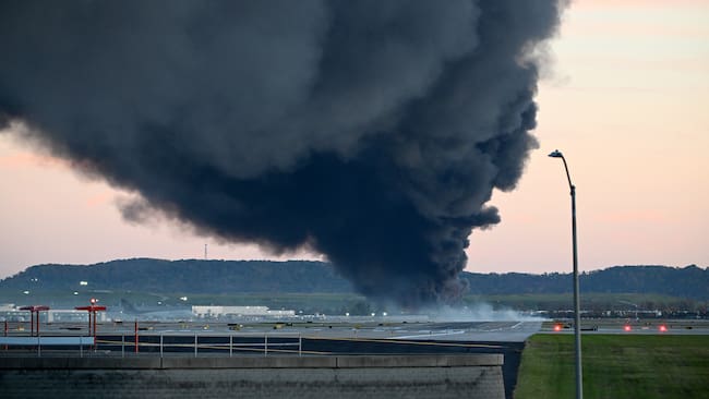 LOUISVILLE, KENTUCKY - NOVEMBER 04: Fire and smoke mark where a UPS cargo plane crashed near Louisville Muhammad Ali International Airport on November 04, 2025 in Louisville, Kentucky. The fully fueled plane crashed shortly after takeoff with a shelter-in-place order issued for within 5 miles of the airport. Stephen Cohen/Getty Images/AFP (Photo by Stephen Cohen / GETTY IMAGES NORTH AMERICA / Getty Images via AFP)