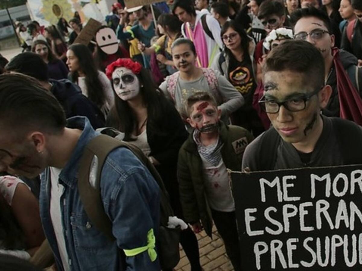 Caos en la movilidad de Bogotá por “marcha zombie” por la educación