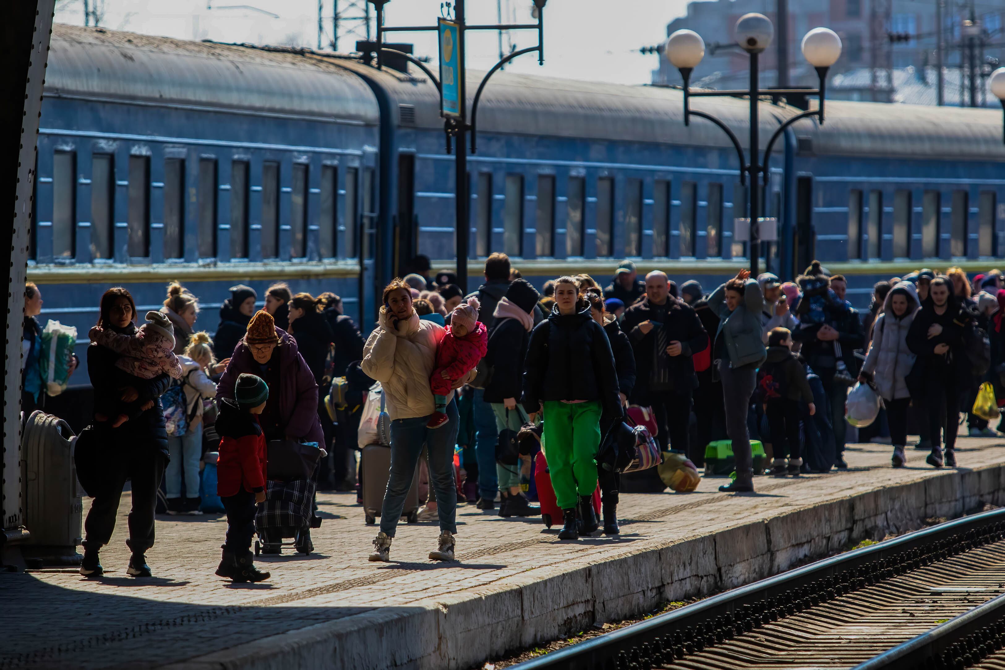 LVIV, LVIV OBLAST, UKRAINE - 2022/03/24: A crowd of refugees from Mariupol arrive at the Lviv station. A train carrying refugees from war torn Mariupol arrived at the Lviv train station. Many will continue their journey from Lviv out of Ukraine. (Photo by Ty O'Neil/SOPA Images/LightRocket via Getty Images)