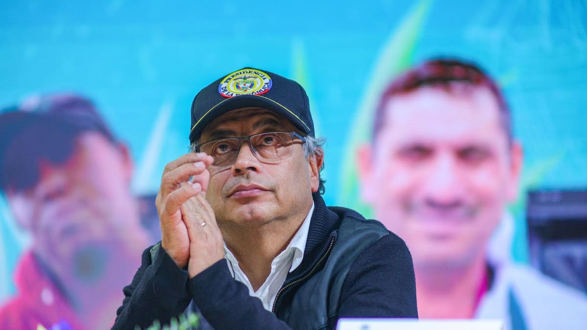 La Procuraduría quiere asustar a funcionarios para que no se entreguen tierras: Petro