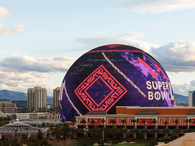 Las Vegas (United States), 07/02/2024.- The Las Vegas Sphere displays a Super Bowl logo in Las Vegas, Nevada, USA, 07 February 2024. The AFC champion Kansas City Chiefs will face the NFC champion San Francisco 49ers in Super Bowl LVIII at Allegiant Stadium in Las Vegas, Nevada, on 11 February 2024. EFE/EPA/CAROLINE BREHMAN