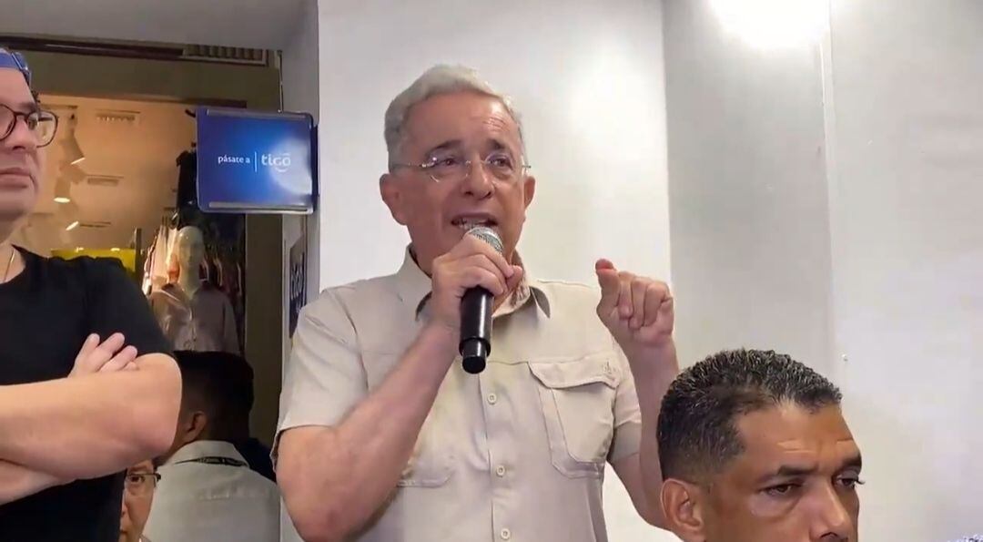 Foto: Twitter @AlvaroUribeVel