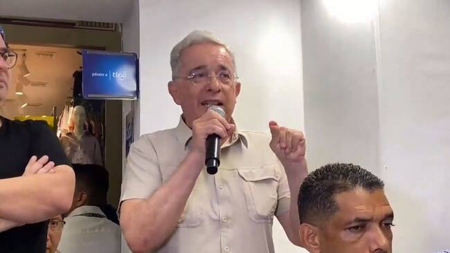 Foto: Twitter @AlvaroUribeVel