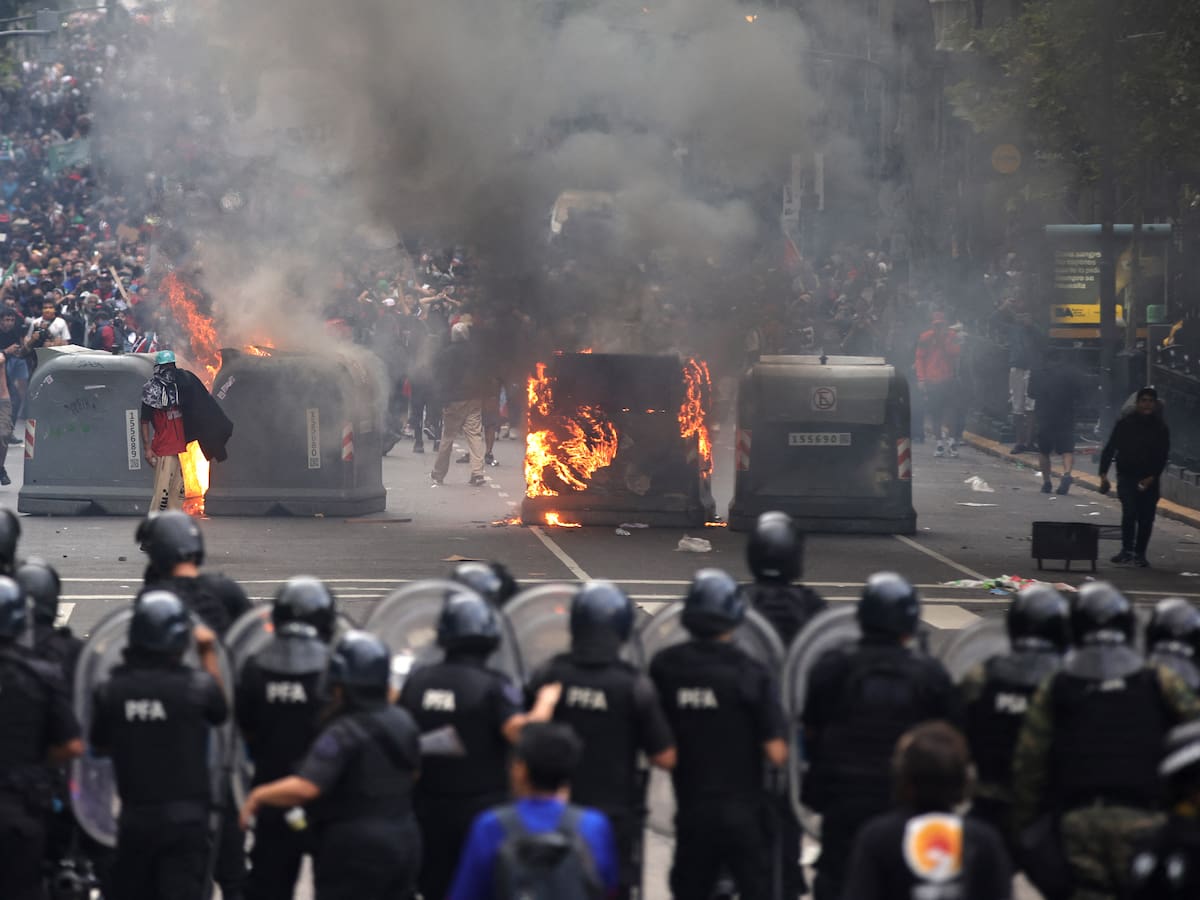 El Gobierno argentino denunció a jueza que liberó detenidos en marcha por los jubilados