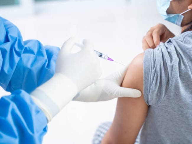 Exsecretario de Salud de Santa Marta fue sancionado por irregularidades en vacunación contra el COVID-19 / Imagen de referencia. Foto: Getty Images