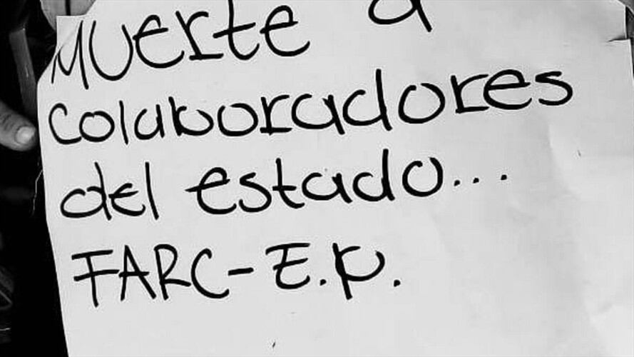 Este letrero fue abandonado en el sitio donde la comunidad encontró los cuerpos . Foto: Cortesía