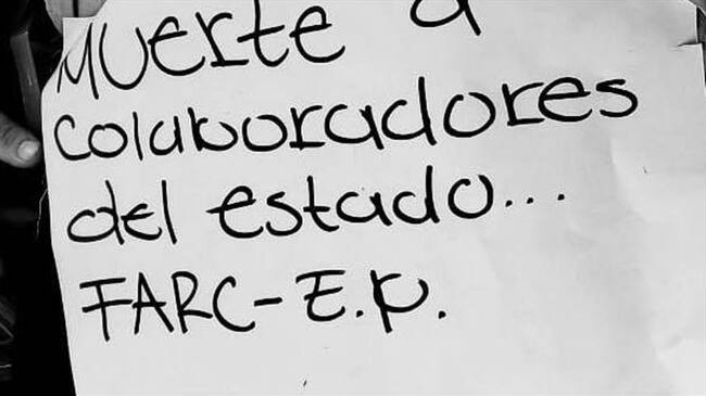 Este letrero fue abandonado en el sitio donde la comunidad encontró los cuerpos . Foto: Cortesía