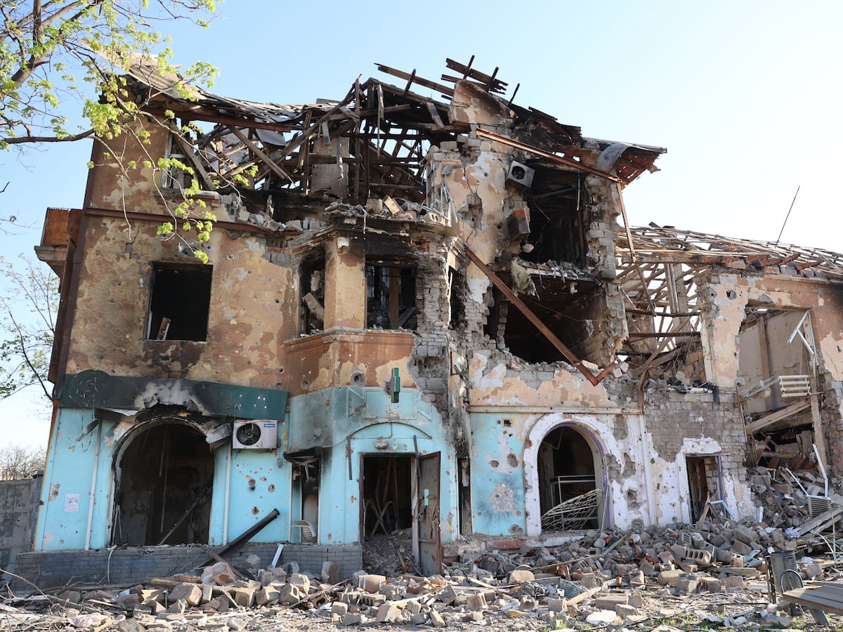 El Ejército ruso continua bombardeando la acería de Azovstal, en Mariúpol