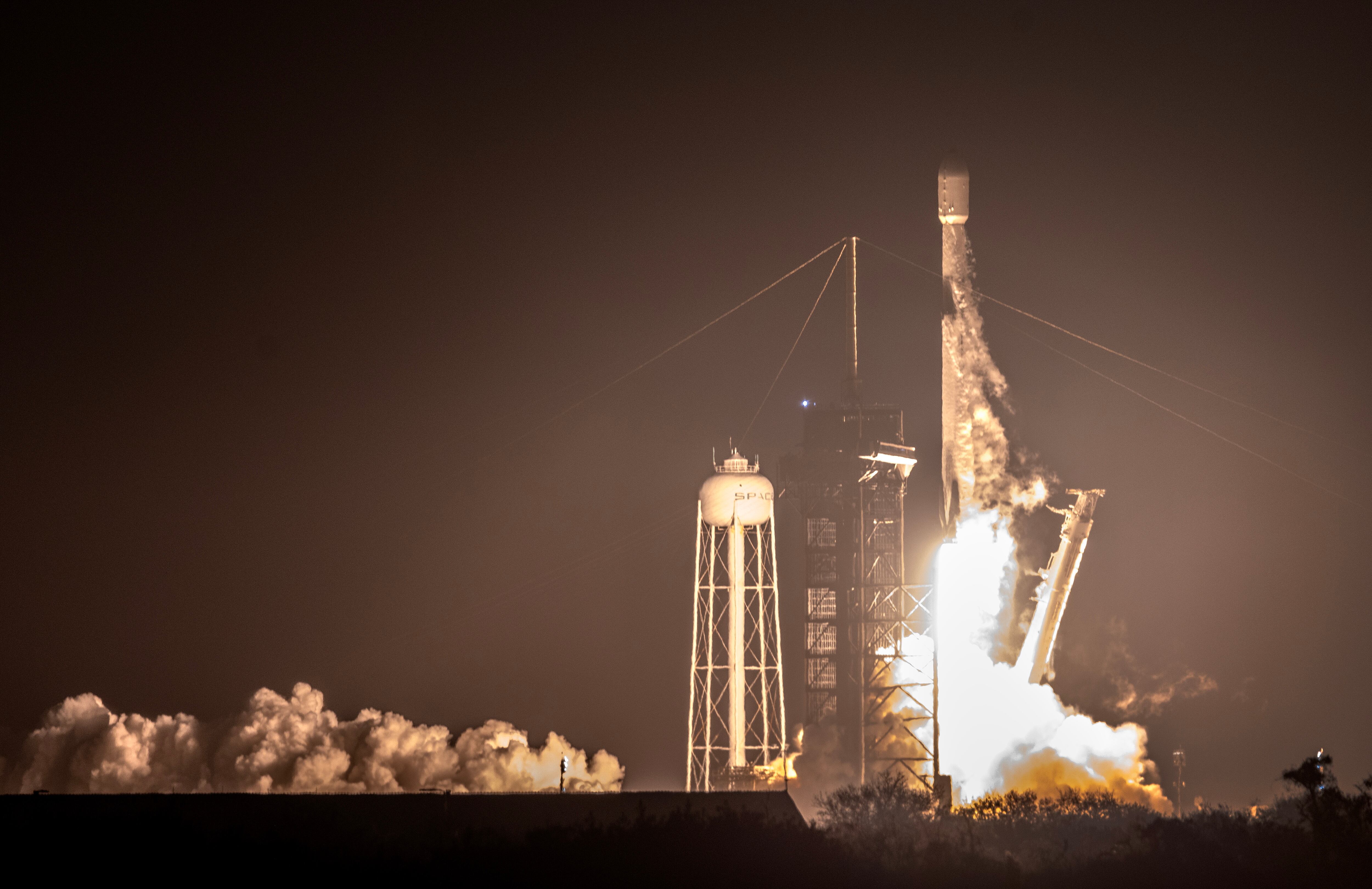 -FOTODELDIA- TITUSVILLE, 15/02/2024.- El módulo Odiseo de la empresa privada Intuitive Machines despegó este jueves desde Florida con destino a la Luna, cargado de instrumentos de la NASA, en lo que se espera que sea el primer alunizaje estadounidense en más de cincuenta años, desde el Apolo 17. EFE/ Cristobal Herrera-ulashkevich