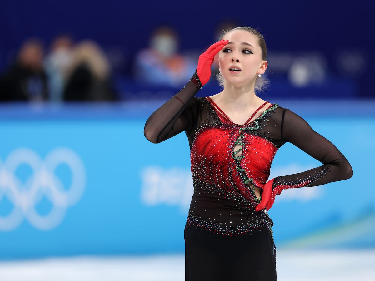 Kamila Valieva, la primera mujer que logró un salto cuádruple, dio positivo en una prueba de dopaje