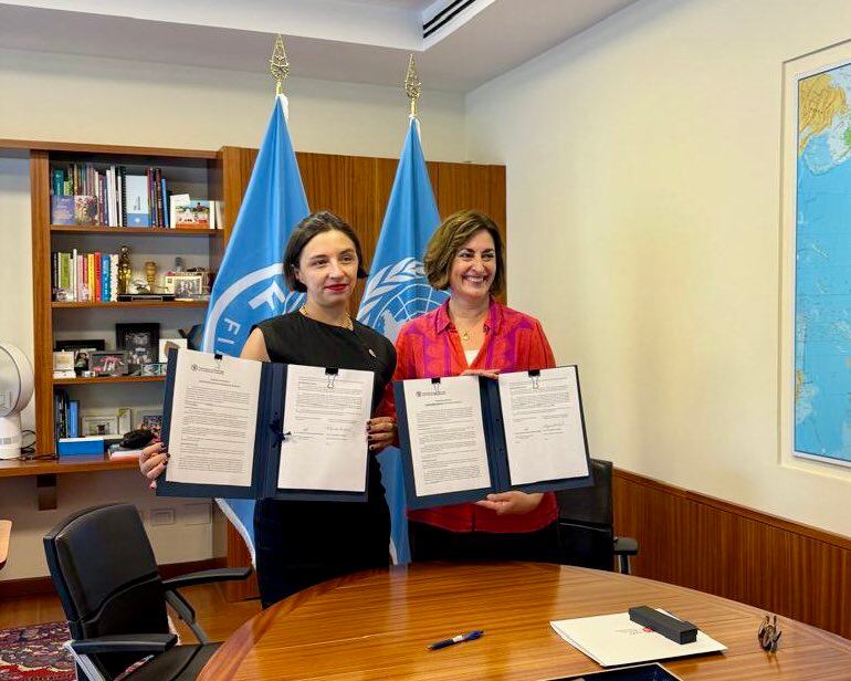 La ministra de Agricultura colombiana, Marta Carvajalino (i) y la directora general adjunta de la FAO, Beth Bechdol (d), en Roma (Italia). (foto:  Cortesía FAO)