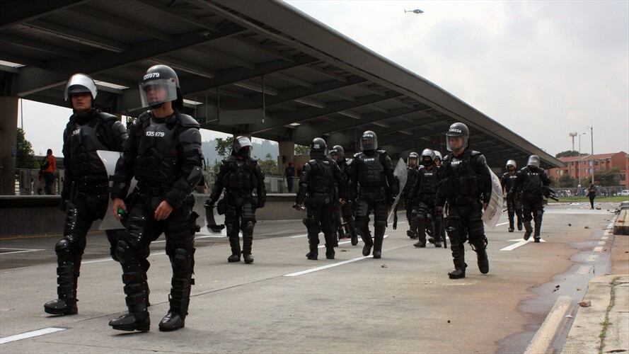 Esmad en la estación Portal de Suba. Foto: Colprensa