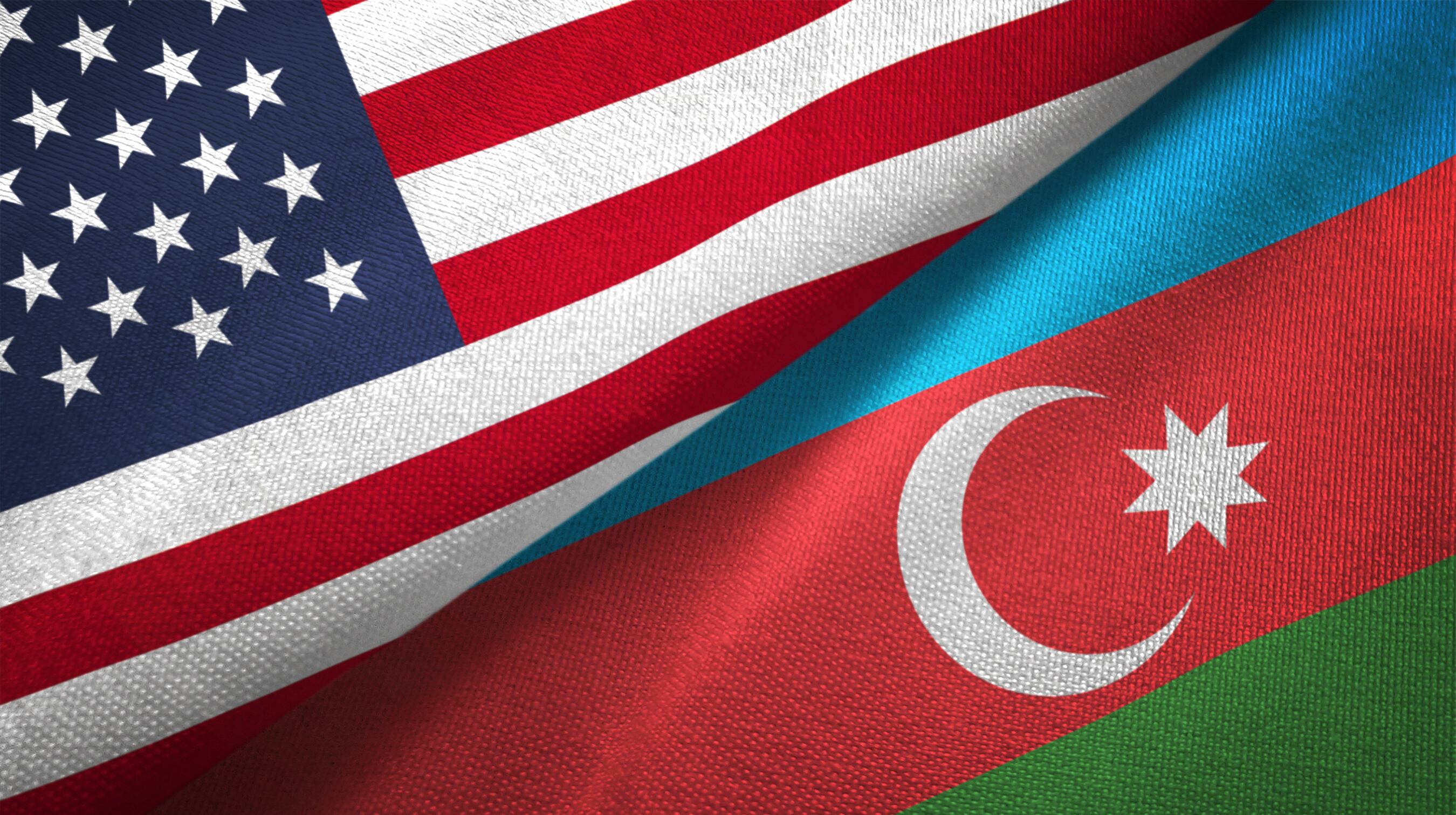 Bandera de Estados Unidos y Azerbaiyán. I Foto: Getty Images.
