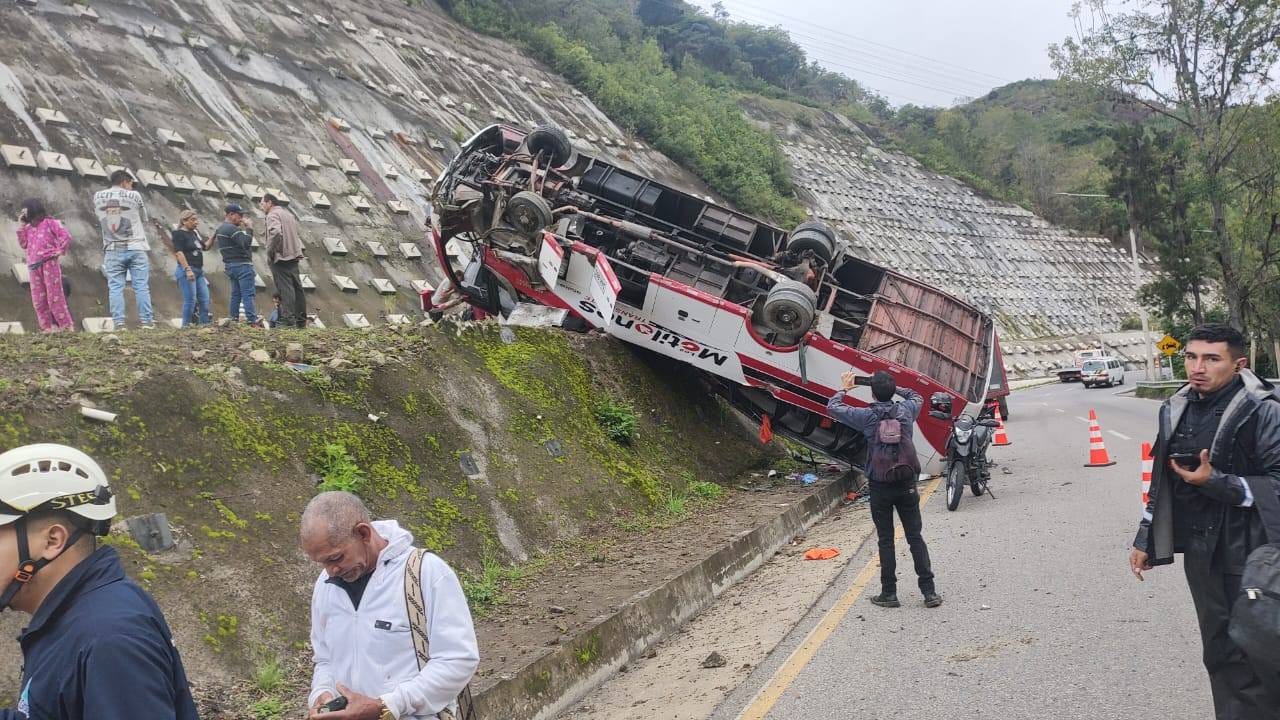 Grave accidente de tránsito en la vía Cúcuta-Bucaramanga / Foto: Cortesía