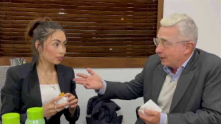 Daneidy Barrera, conocida como Epa Colombia, y el expresidente Álvaro Uribe Vélez. Foto: Instagram: @epa_colombia