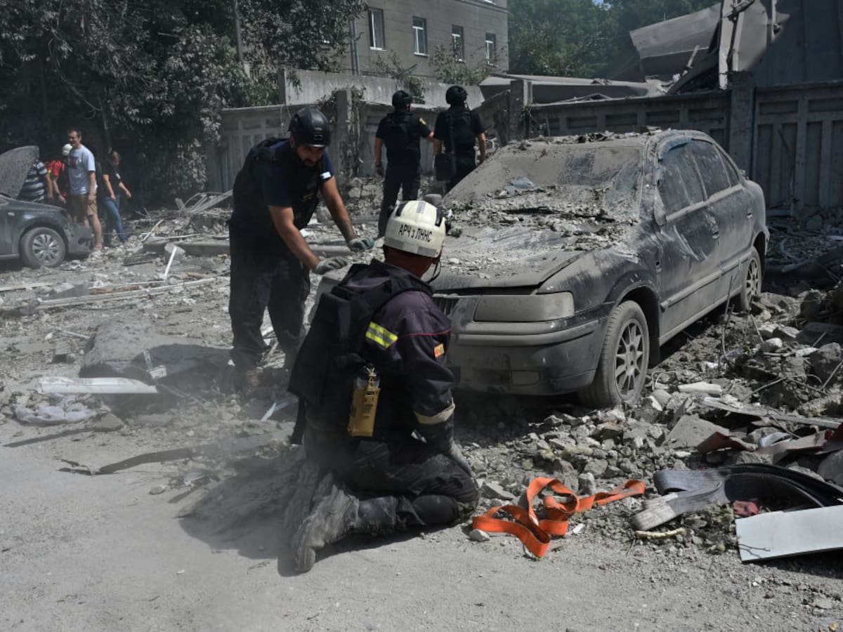 Bombardeo ruso contra Ucrania deja dos muertos en una escuela y otro cerca de un hospital