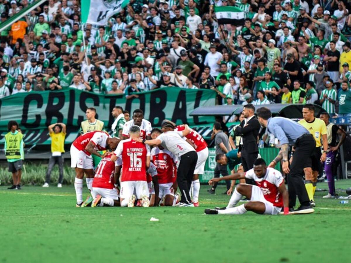 Santa Fe remontó y venció 2-1 a Nacional para ser el nuevo líder del grupo B de los cuadrangulares