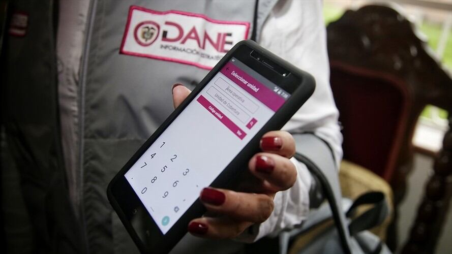 El Dane decidió instalar un punto de censo para recoger la información de las familias y no realizarlo casa a casa como se hace regularmente, debido a temas de seguridad en el barrio Rebolo. Foto: Colprensa