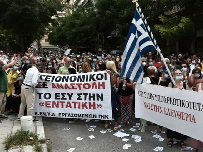 Miles de personas participaron en varias manifestaciones en Atenas, Salónica y otras ciudades del país.. Foto: AKIS MITROLIDIS / AFP a través de Getty Images