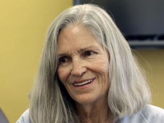 Leslie van Houten cumple cadena perpetua por su participación en el asesinato de Rosemary LaBianca en 1969.. Foto: AP