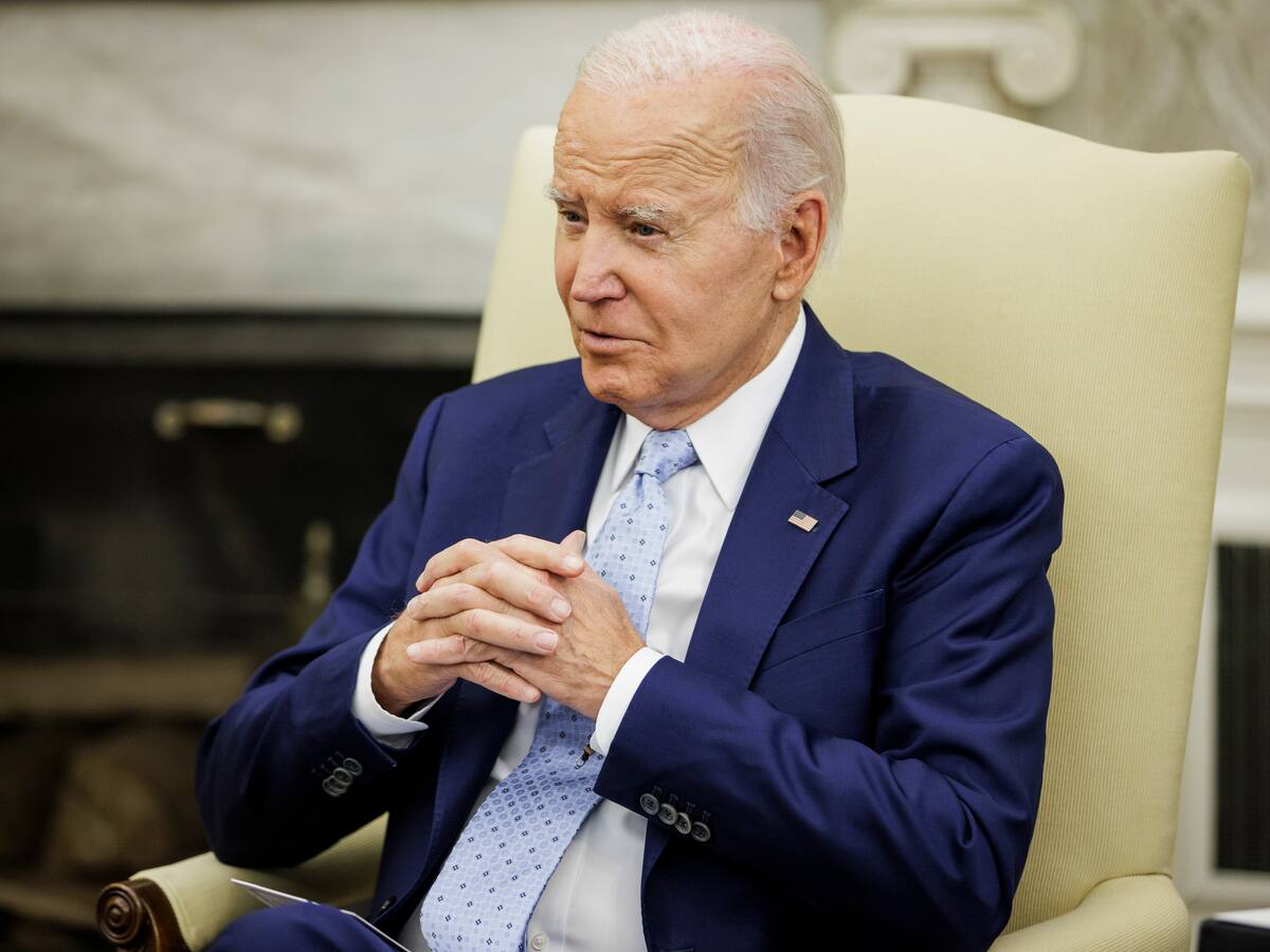 Biden cree que el muro con México no es efectivo y afirma que no puede evitar reforzarlo