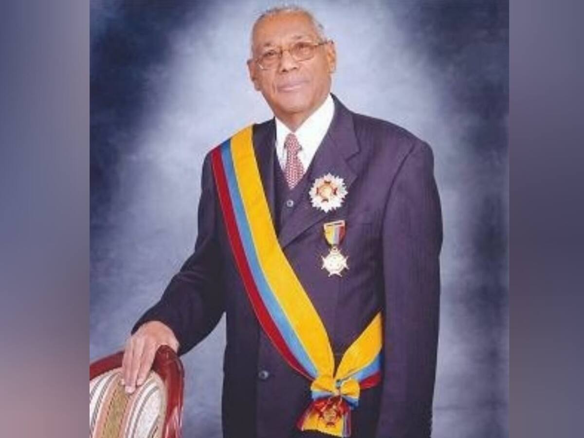 El abogado Jacobo Pérez Escobar celebra su cumpleaños número 100