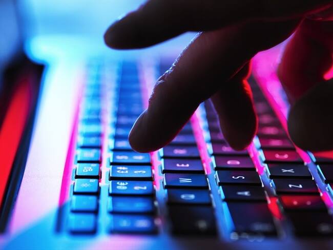 Borró lo que escribió en las redes y eso es grave porque se promueve la violencia (...), no es bueno para la ciudad: Duván López sobre Sebastián Chermanz. Foto: Getty Images / WESTEND61