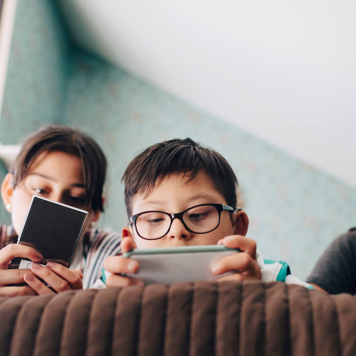 ¿A qué edad debería un niño tener acceso a celulares o a redes sociales? Psicólogo da detalles
