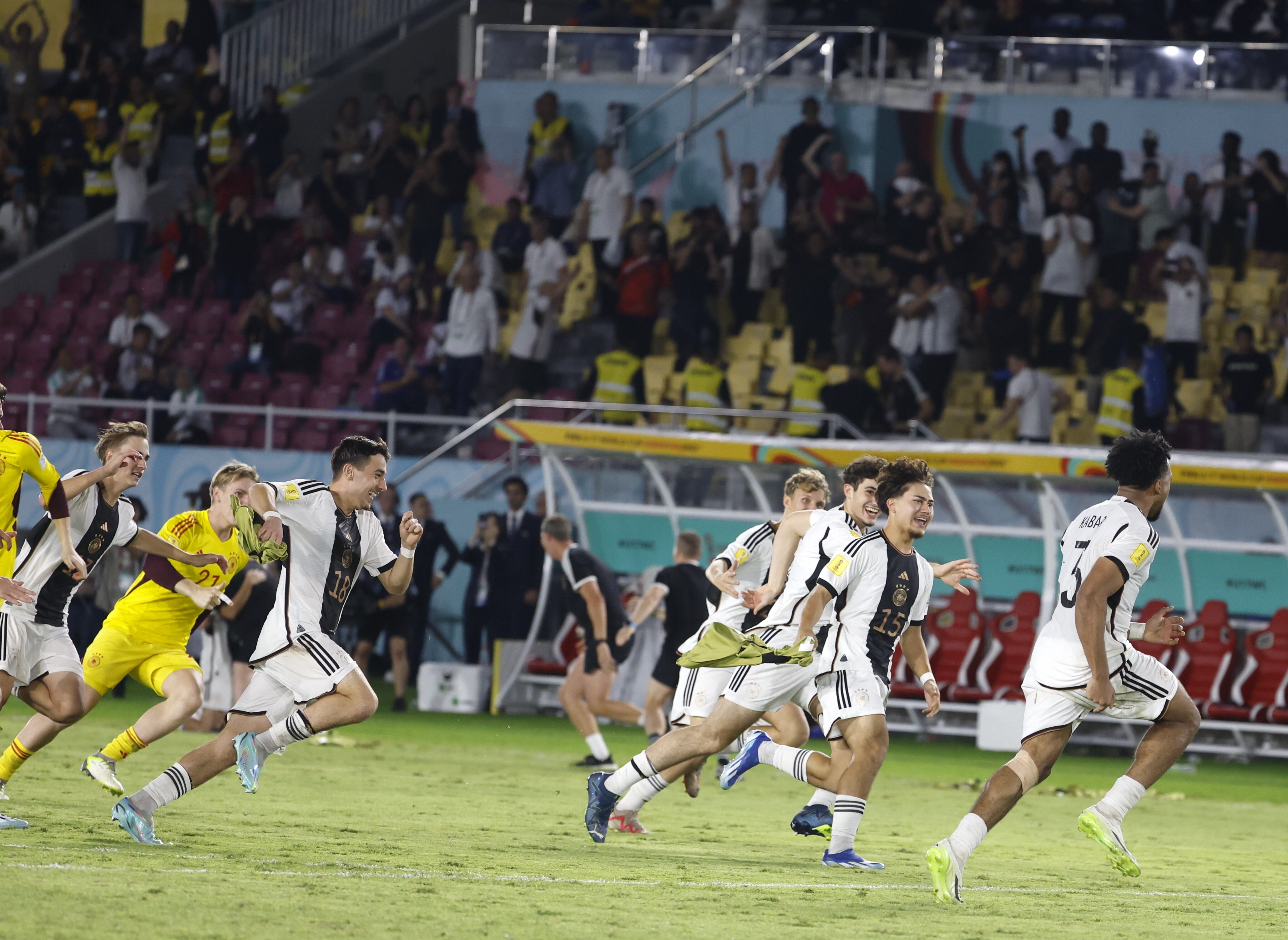 Jugadores de la Selección de Alemania Sub 17 celebran el campeonato mundial de la categoría frente a Francia este 2 de diciembre de 2023. Foto: EFE.