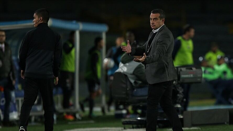Guillermo Sanguinetti se va dejando a Independiente Santa Fe en el fondo de la tabla de la Liga Águila 1. Foto: Colprensa