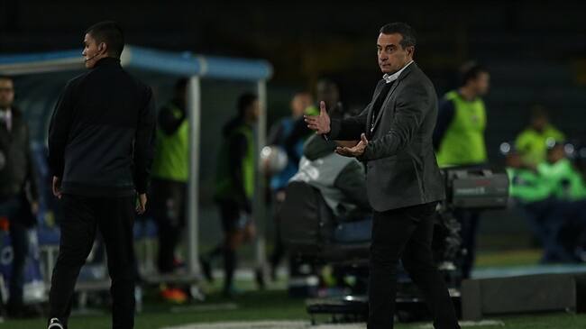 Guillermo Sanguinetti se va dejando a Independiente Santa Fe en el fondo de la tabla de la Liga Águila 1. Foto: Colprensa