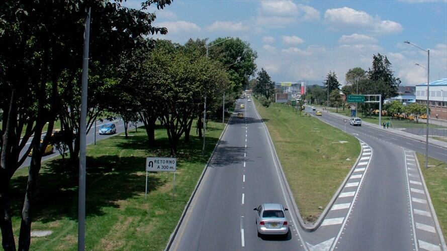 Este 6 de febrero dejarán de circular los vehículos de servicio particular entre las 5:00 a.m. y las 9:00 p.m. Foto: Colprensa