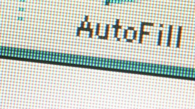 La función "Autocompletar" permite que el navegador recuerde y rellene tus datos personales en formularios web.. Foto: BBC Mundo