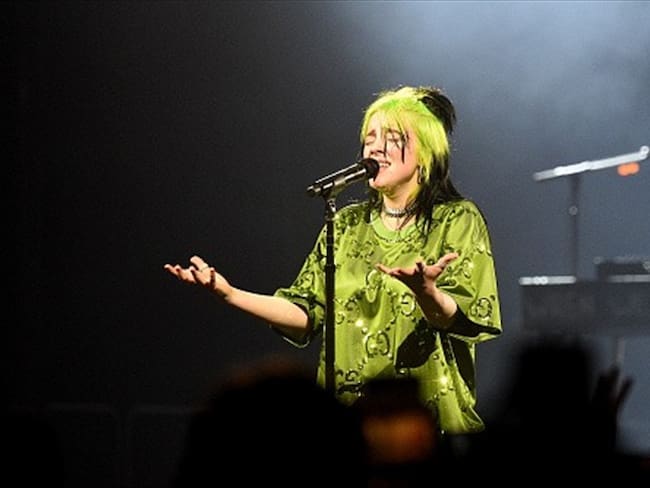 Billie Eilish se quita su ropa durante un concierto en Miami. Foto: Getty Images