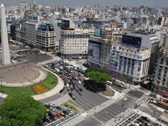 Las limitaciones implican el cierre nocturno de locales gastronómicos, restricciones en el transporte público y en la circulación de las personas.. Foto: Getty Images