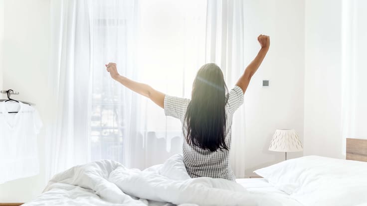 La hora a la que deberíamos despertarnos los niños, jóvenes y adultos, según experto