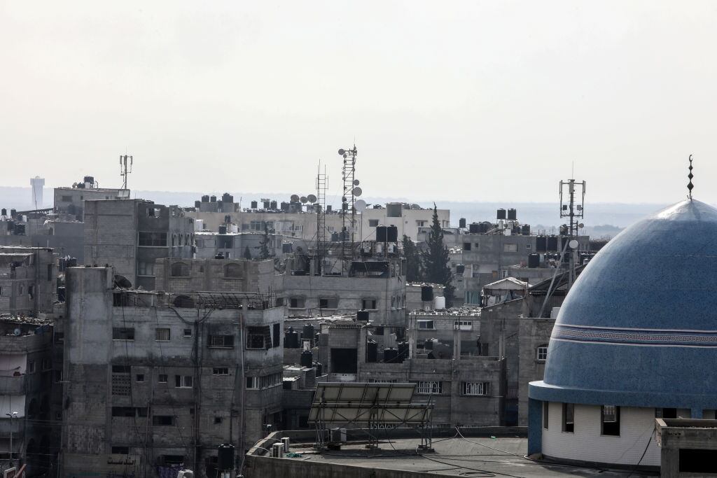 Antenas de comunicaciones en Gaza. (Foto: Abed Rahim Khatib/Anadolu via Getty Images)