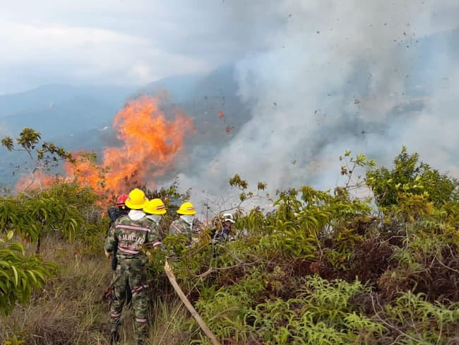 Autoridades confirman que fue controlado incendio en Piedecuesta, Santander. Foto: Batallón Caldas