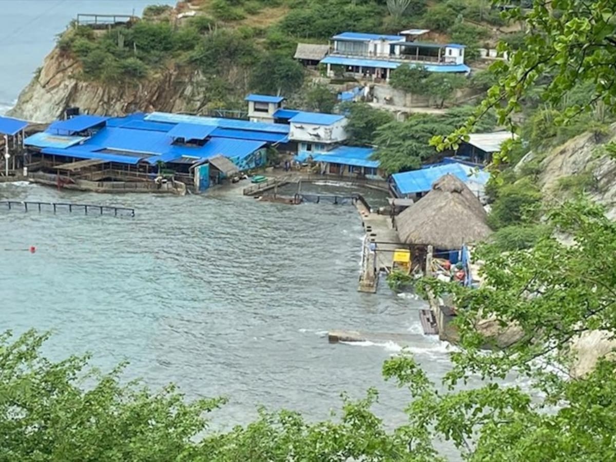 Alto oleaje causa inundaciones en acuario de Santa Marta