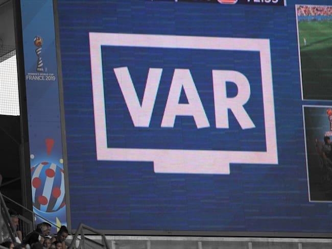 El VAR está confundiendo mucho a los árbitros: Tino Asprilla