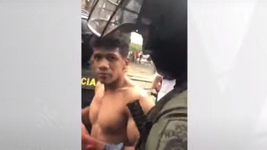 En Sigue La W habló el estudiante de música de la Univalle, quien asegura haber sido detenido, golpeado y obligado por la Policía a decir que era vándalo.. Foto: Captura video