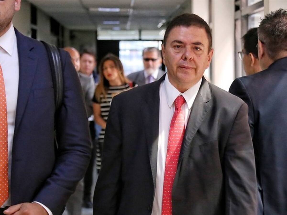 Inicia juicio contra Luis Ignacio Lyons por el cartel de la toga