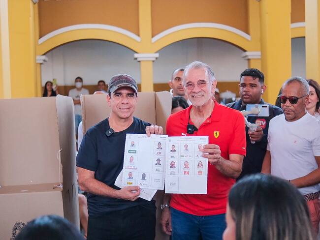 Alejandro Char y Eduardo Verano tras votar en las Elecciones Territoriales en Barranquilla. Foto: Campaña de Eduardo Verano.