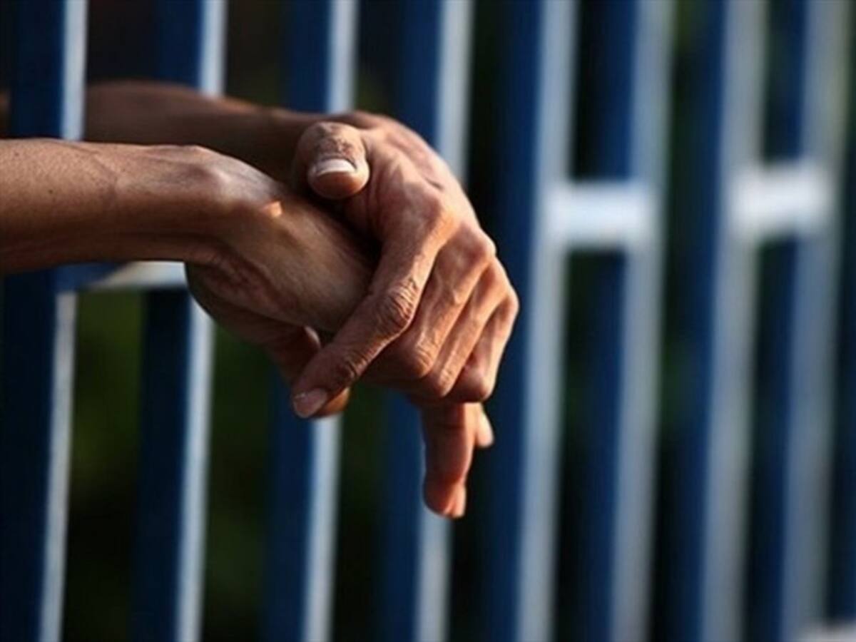 Evitan millonaria condena a la Policía por suicidio de un recluso