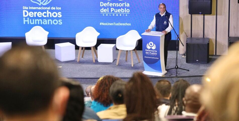 Carlos Camargo homenajeó a la lideresa asesinada en Santa Marta. Foto: Cortesía Defensoría del Pueblo
