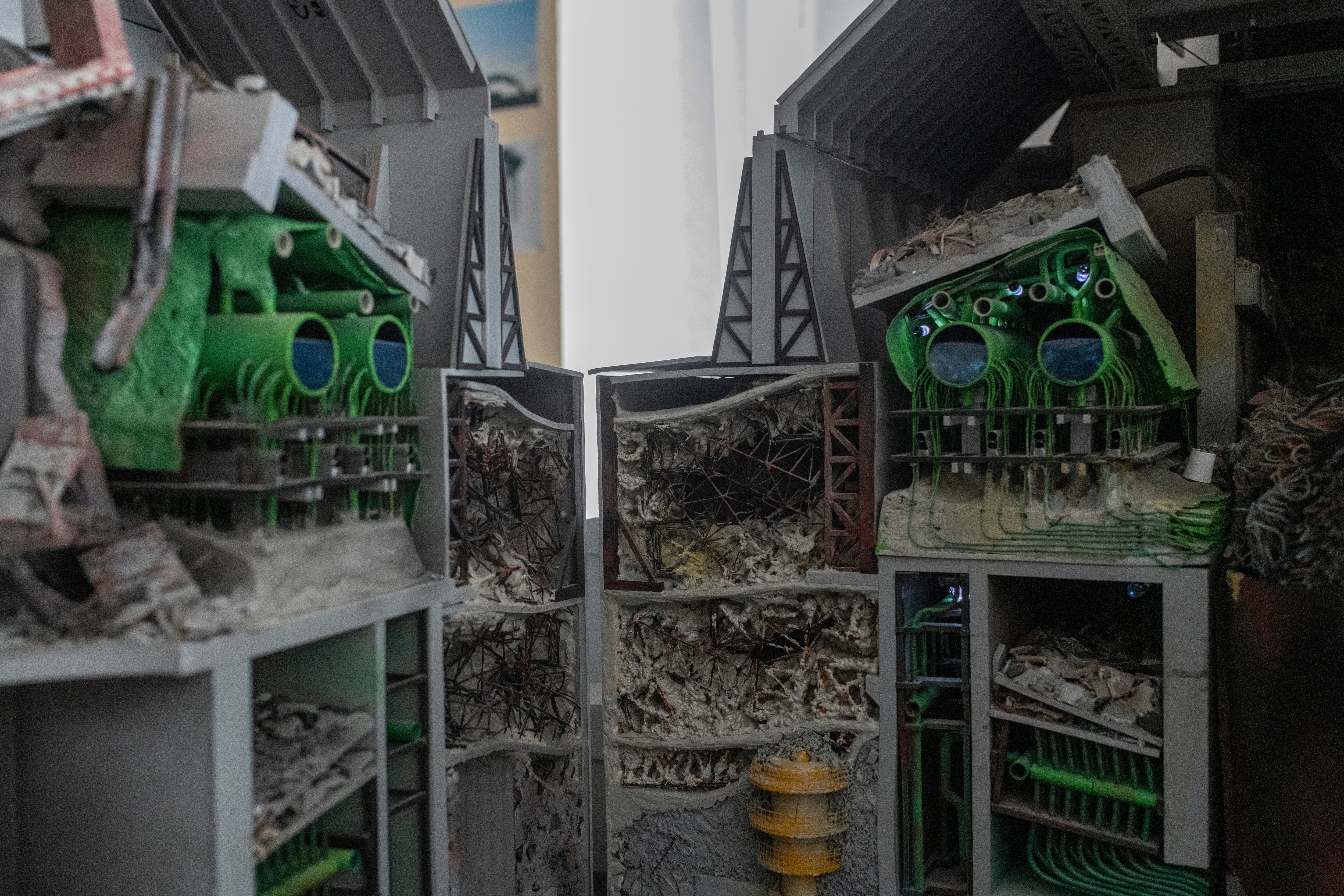 Vista de una maqueta del reactor destruido en la Central Nuclear de Chernóbil el 4 de noviembre de 2024 en Pripyat, Ucrania. (Viktor Fridshon/Global Images Ukraine vía Getty Images)