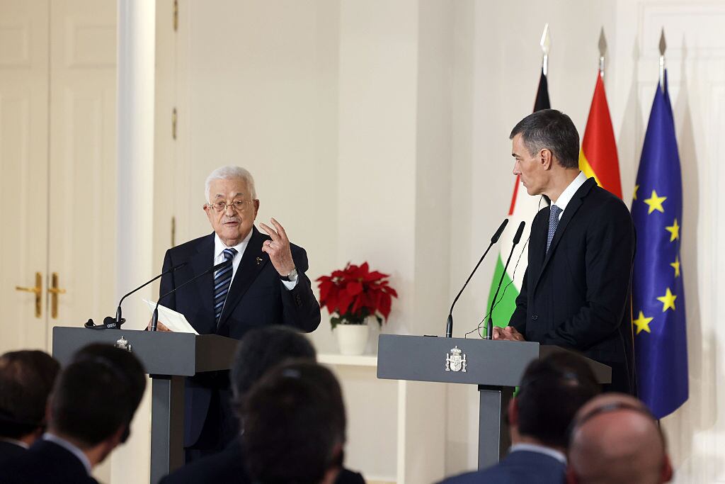 Mahmoud Abbas (izquierda) y Pedro Sánchez (Foto: Presidencia Palestina / Anadolu via Getty Images)