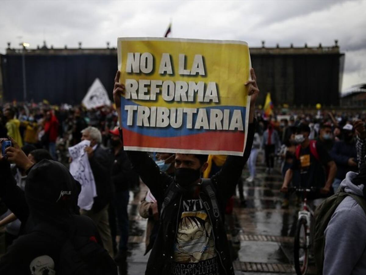 Partidos piden la renuncia del minhacienda y hacen un llamado a un acuerdo nacional