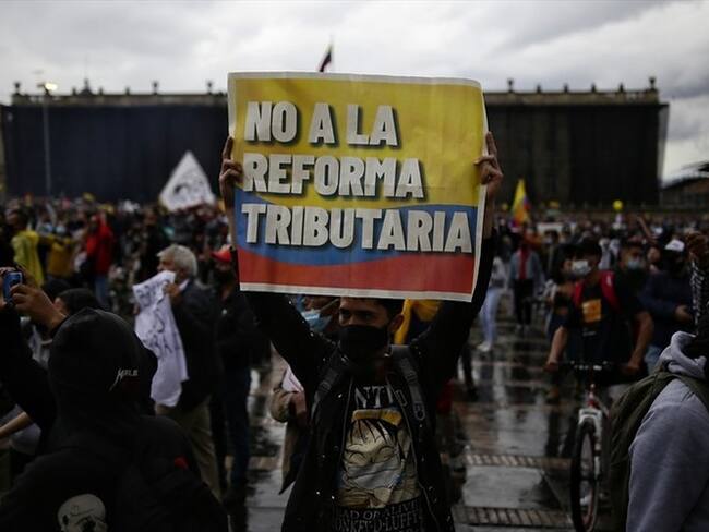 Partidos piden la renuncia del minhacienda y hacen un llamado a un acuerdo nacional