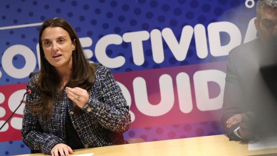 Karen Adudinen presenta oficialmente su renuncia al presidente Iván Duque. Foto: Colprensa